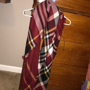 scarf with plaid design